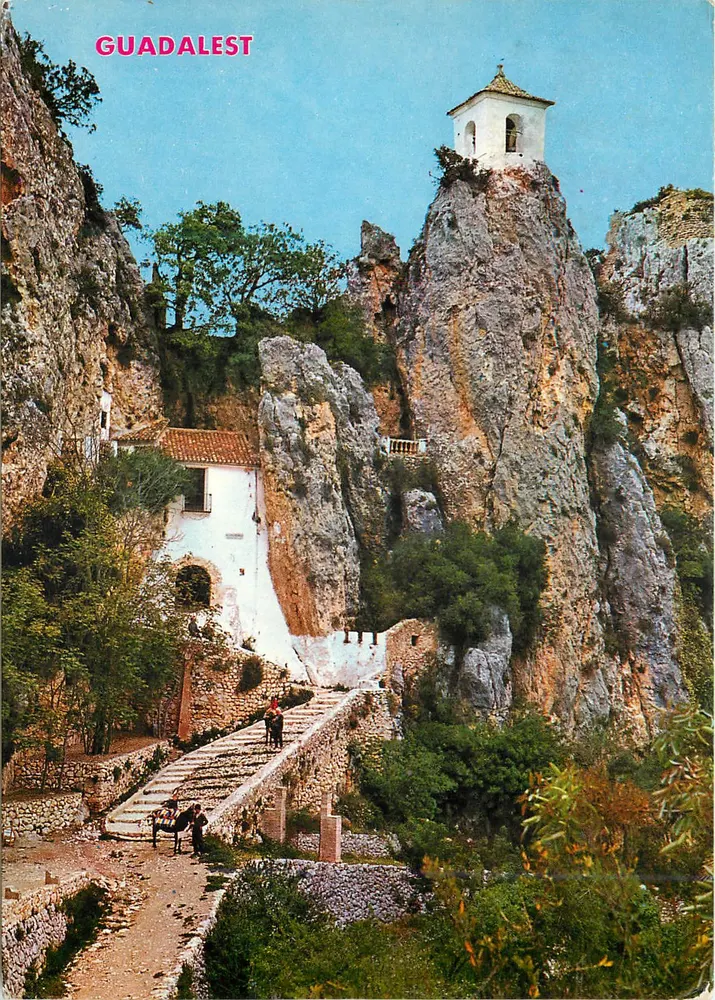 Guadalest — malerische Ansicht des Schlosses — Hnos. Callosa - Vorderseite