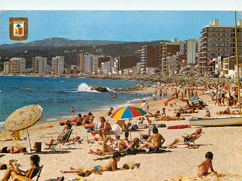 Costa Brava — plage animée — Comercial Escudo de Oro, n° 13 - Recto