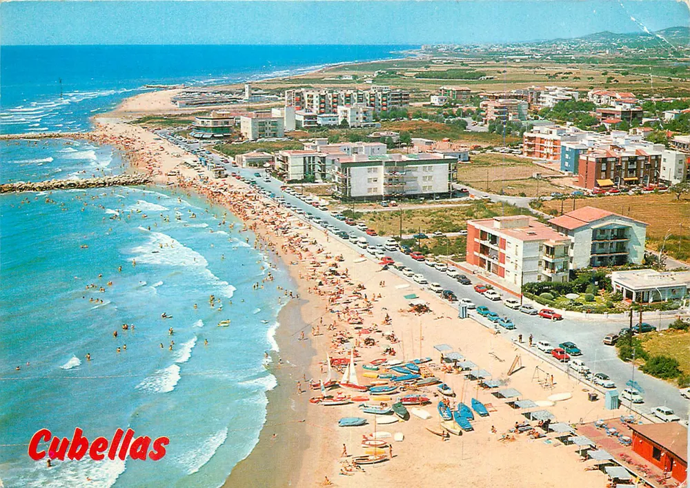 Cubellàs — praia animada — Foto colorida RAYMUND - Tarragone - Frente
