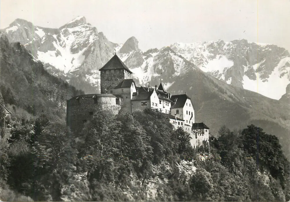 Kasteel van de Prins, Vaduz — Liechtenstein — Foto Schaurte-von Meer, Schaan-Vaduz - Voorkant