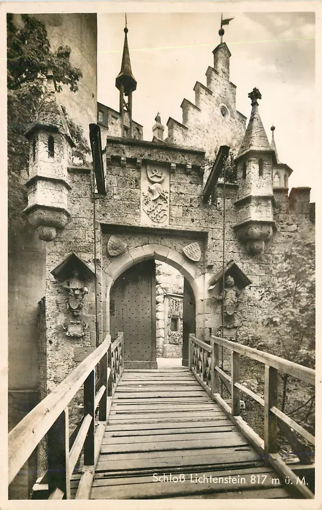 Schloss Lichtenstein — castelo forte a 817 m acima do nível do mar — Editor F. H. (Fotografie) Göggingen-Alb - Frente