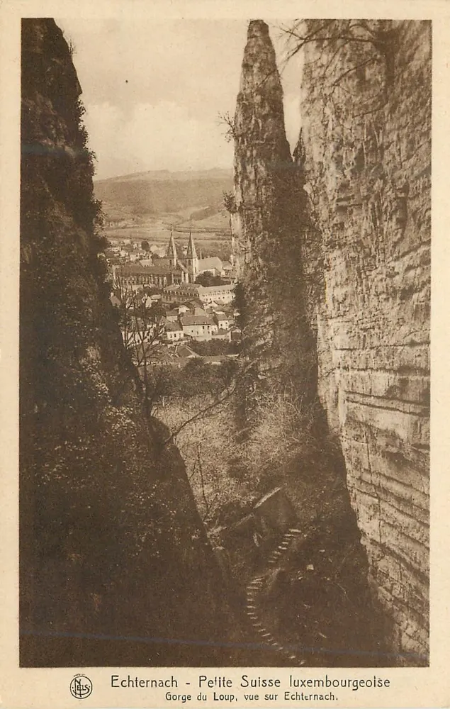 Gorge du Loup - Petite Suisse luxembourgeoise — vue sur Echternach, éditeur E. A. Schaaack, No 7 - Recto