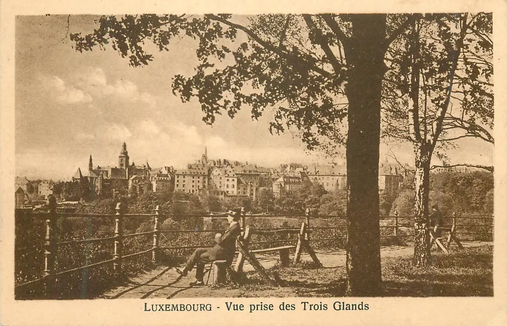Luxembourg - Vue prise des Trois Glands — Edit. Th. WIBROL, Luxembourg, Gare - Recto
