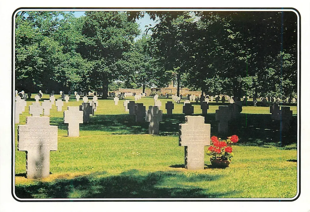 Cemitério militar alemão — Sandweiler/Luxemburgo — editor não visível - Frente