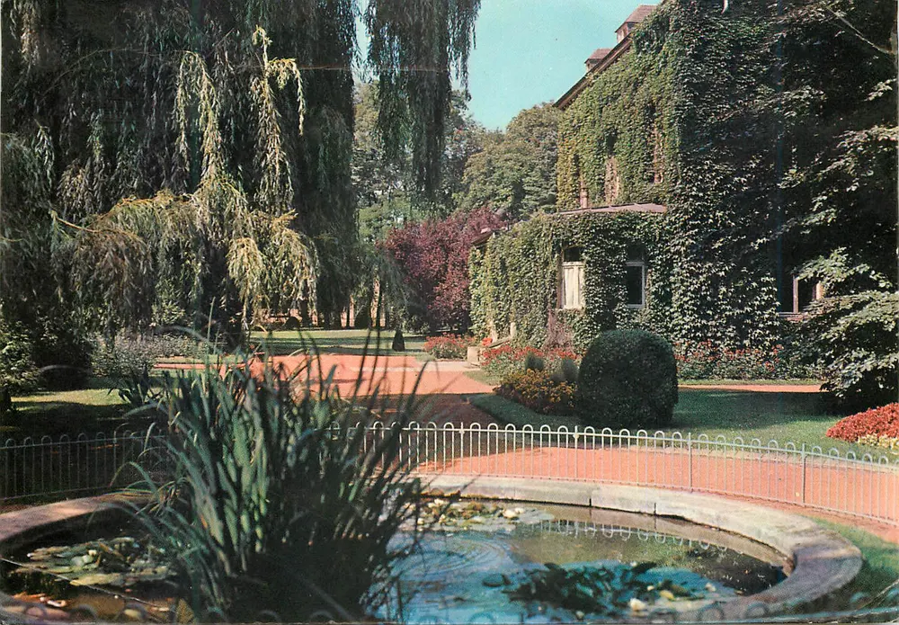 Esch-sur-Alzette — Der ruhige Rahmen des Parks Laval — Verlag Mesageries Paul Kraus, n° 164 - Vorderseite