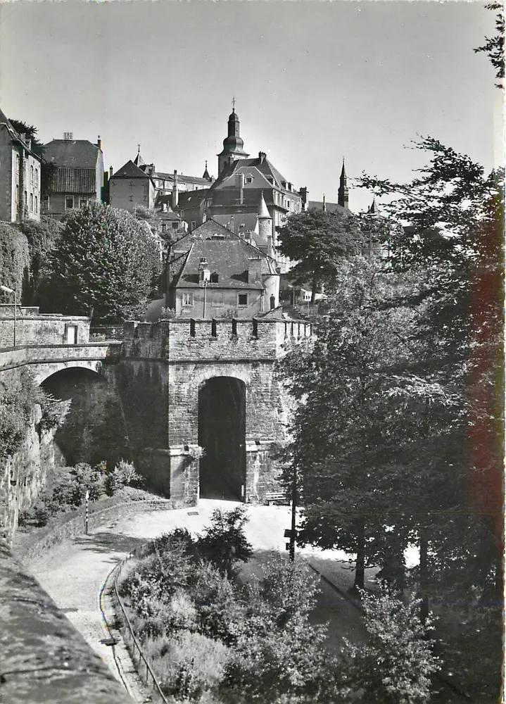 Luxembourg — Vue pittoresque et Chemin de la Corniche — Messageries Paul Kraus, No. 39 - Recto