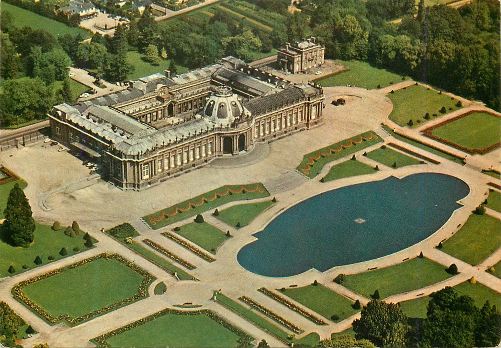 Castelo de Tervuren — Museu Real da África Central — Edições DEMOL - Frente