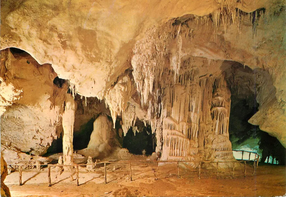 Grotta de Hotton — Recuerdo de Hotton sobre Ourthe — Edición Jacquemart, Milán - Anverso