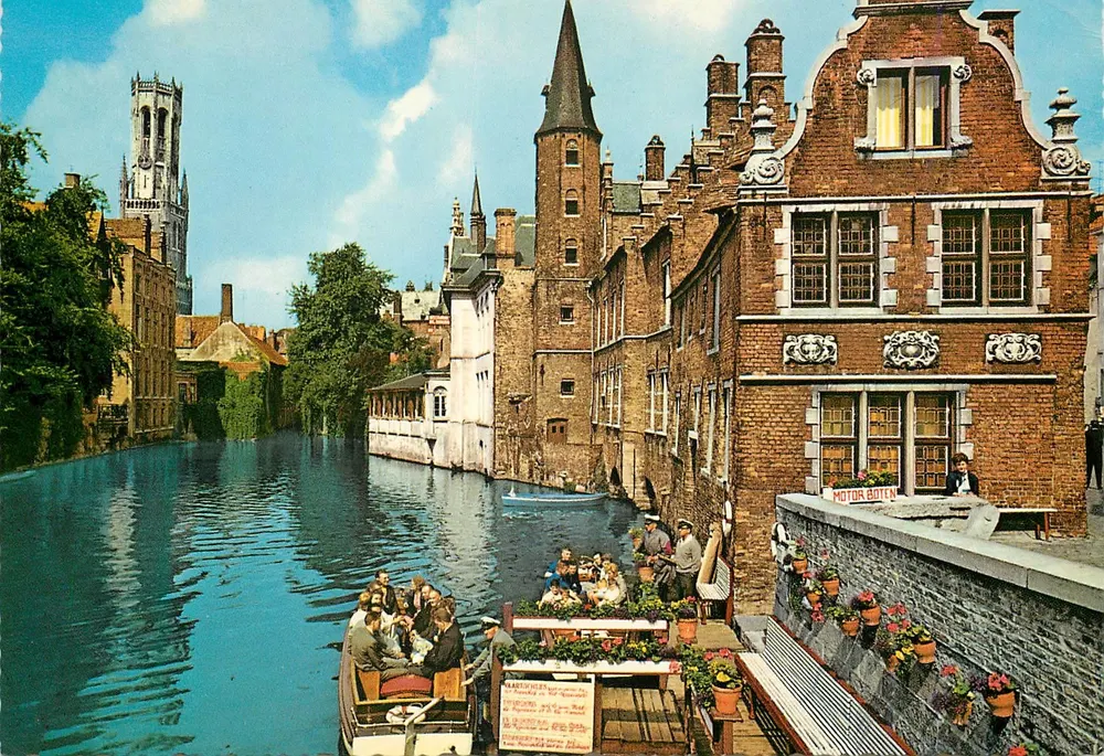 Bruges — Canale con motoscafo e Belfort in fondo — Krüger 923/72 - Recto