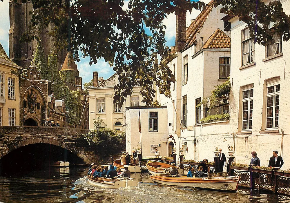 Bruges — Canal com barcos e ponte — Uitg. Thill, N.V. Bruxelas - Frente
