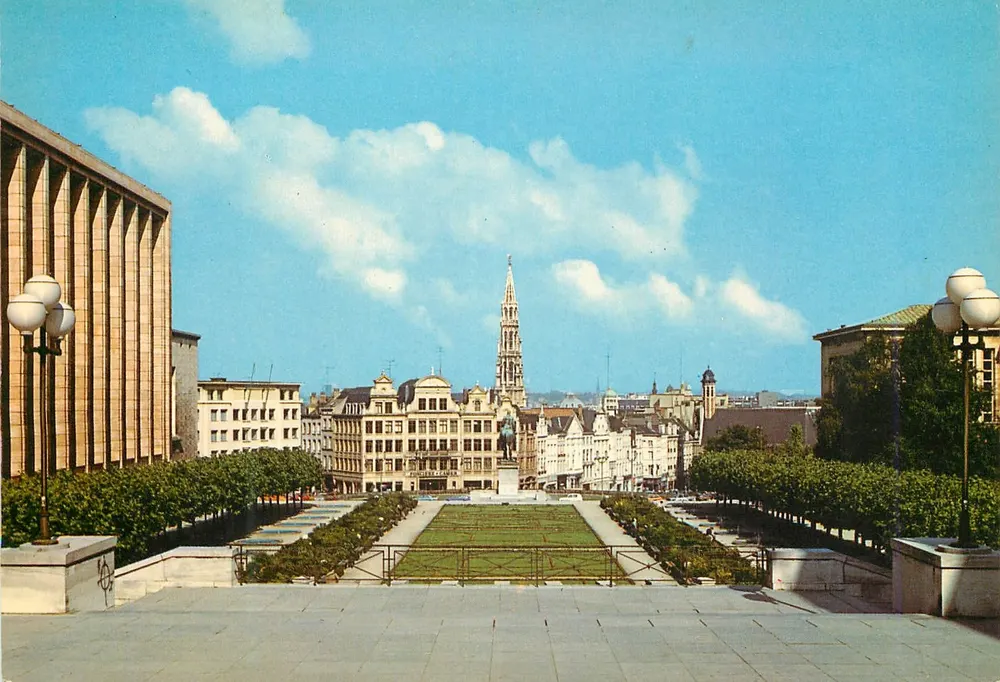 Bruxelas - Brussel - Mont des Arts — vista panorâmica com igreja e jardim — editor Thill, S.A. n° 100/199 - Frente