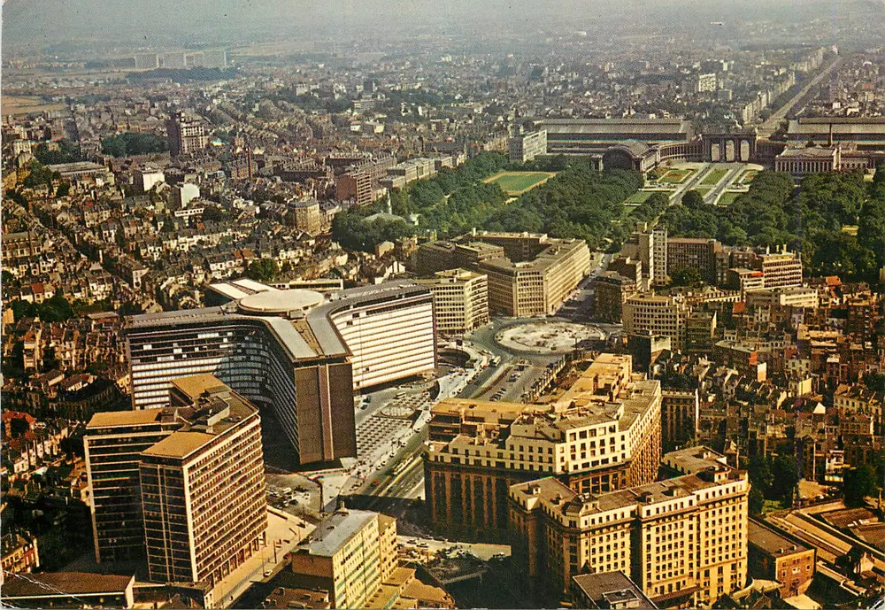 Bruxelas - Edifícios da Comunidade Europeia - Editor Thill, S.A., Bruxelas - Frente