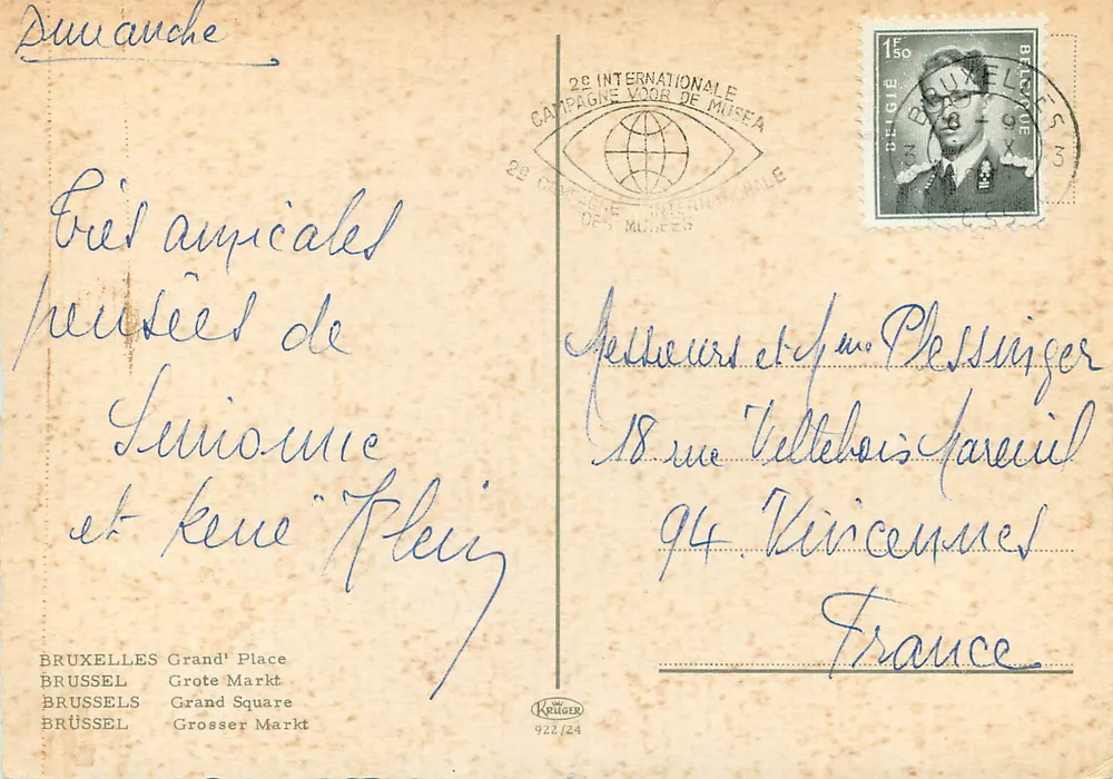 Bruxelas - Grand Place — vista animada com flores e ônibus — editor Krüger, n° 922/24 - Verso