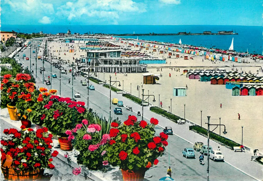 Riviera di Rimini — Seepromenade und Strandkabinen Nettuno — Kodak - Vorderseite