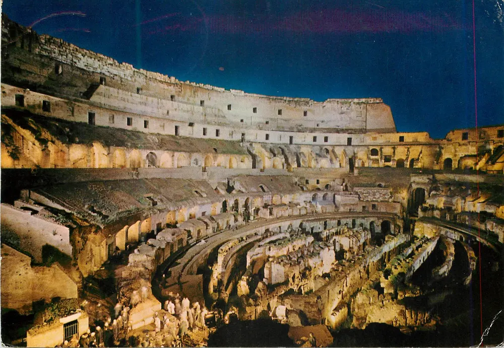 Coliseu de Roma — vista noturna — Fotocor de Kodak, editada na Itália - Frente