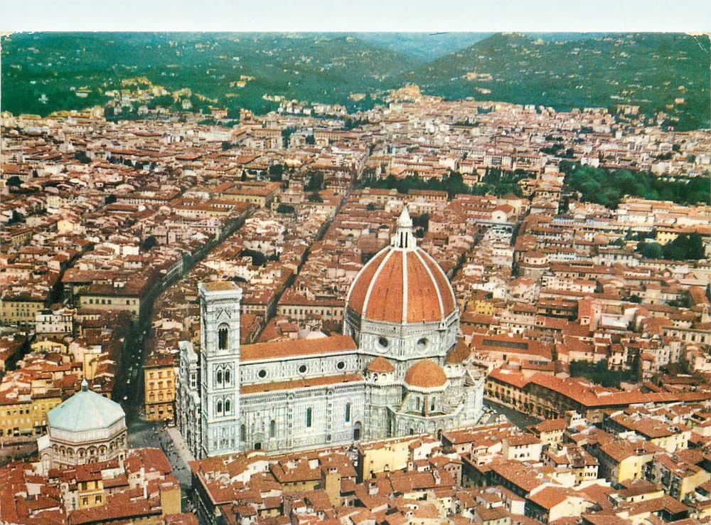 Florença — Vista aérea do Duomo — P. Marzari S.R.L. Schio, n° 644 - Frente