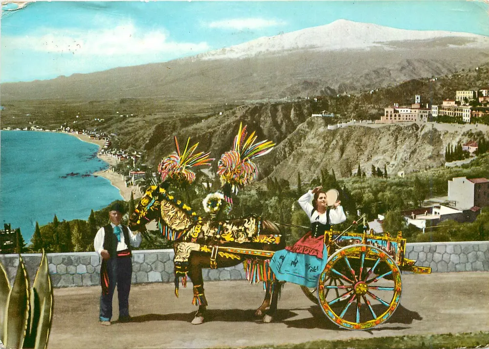 Vista da Sicília — Carroça típica — editor G.M. Milano, n° 3633/37 - Frente