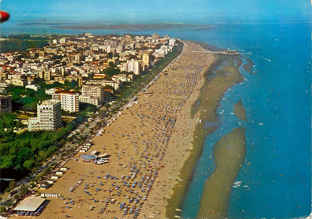 Lignano Sabbiadoro — vue aérienne avec la nouvelle terrasse et la grande plage — éditeur CIGALINA, n°66 - Recto