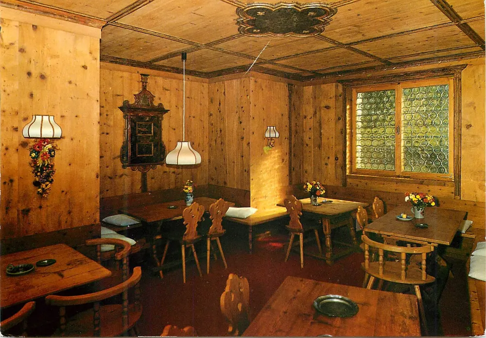 Interior do hotel Irma — Merano, Itália — J. F. Amann S.A. Bolzano - Frente
