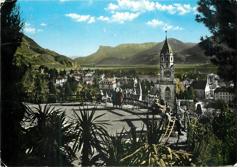Merano — vista panorâmica com igreja e montanhas — Ediz. e Fotografia G. Ghedina - Rip. Viette - Frente