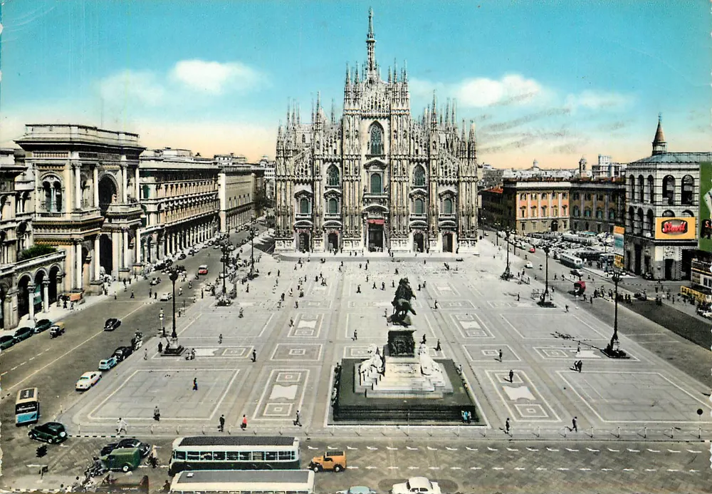 Milão - Piazza del Duomo — vista panorâmica — GIESSE - Frente