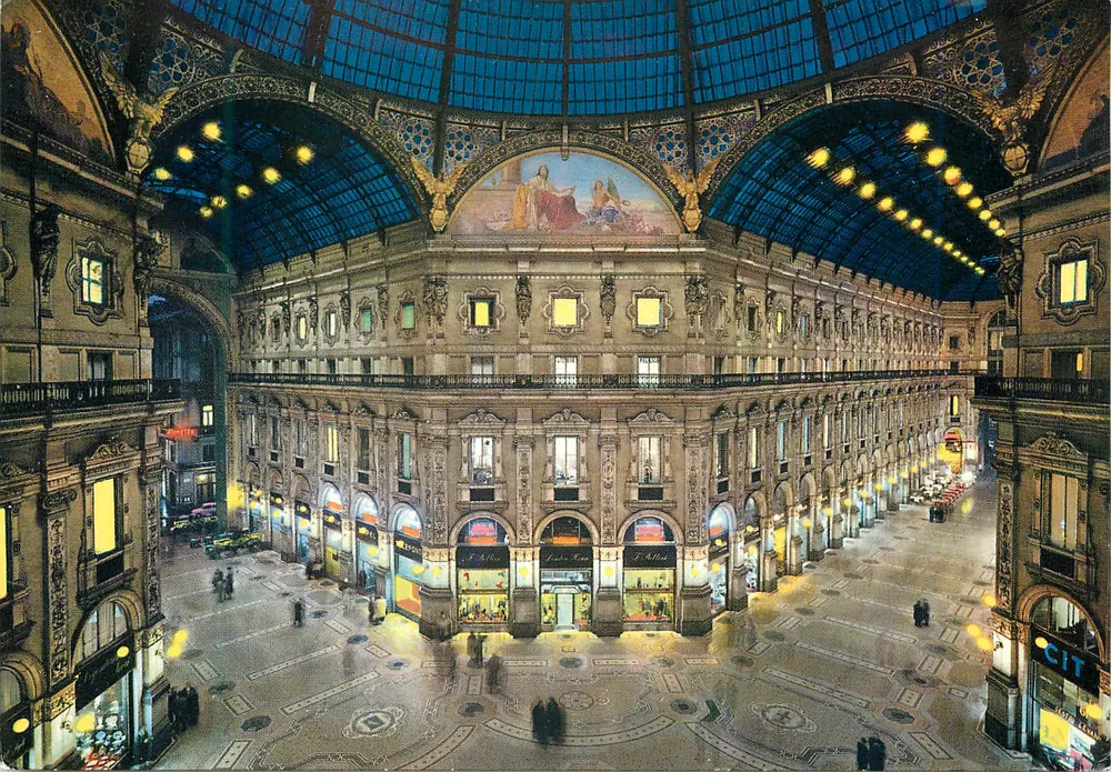 Galleria Vittorio Emanuele II — Intérieur la nuit — Éditeur Ekichrome, n°138 - Recto