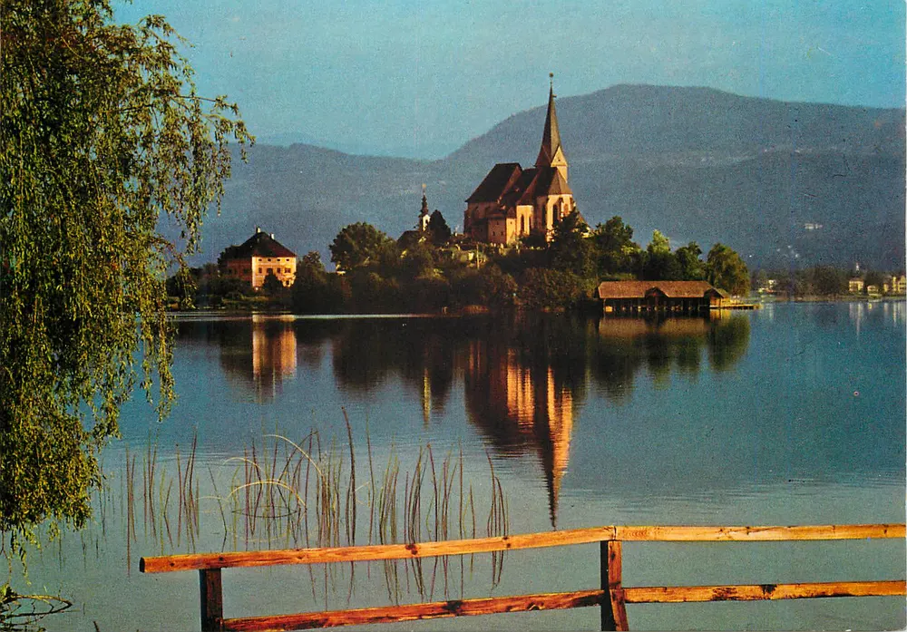 Igreja na ilha do lago de Bled — Áustria — editor não visível - Frente