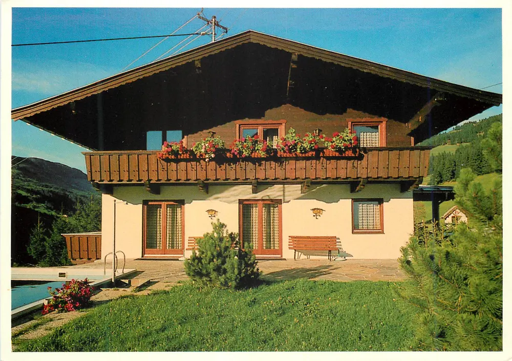 Villa mit Pool — österreichische Alpen — Verleger nicht sichtbar - Vorderseite