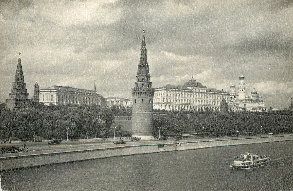 Moskau. Ansicht des Kremls von der Steinerne Brücke — Foto I. Shagina — Verlag IZOGIZ, Nr. 17a-3 - Vorderseite