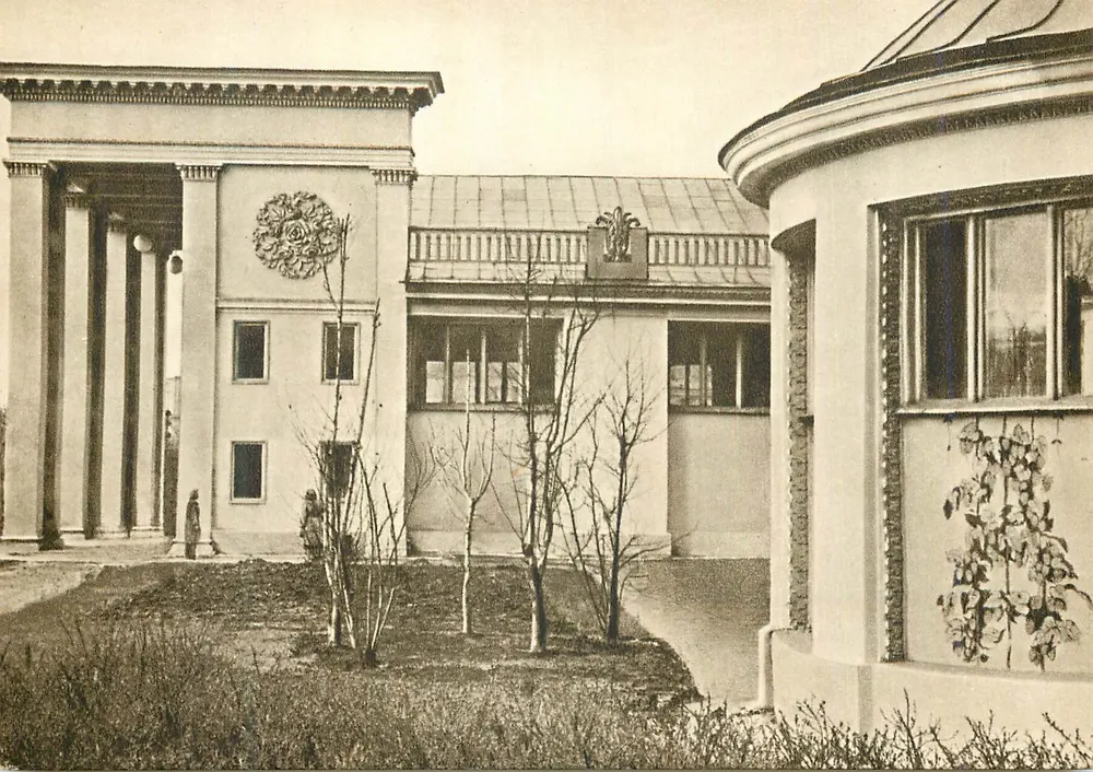 Pavillon «Maschinen und technische Kulturen» — Sowjetische Ausstellung — Foto V. Kovrizhina - Vorderseite