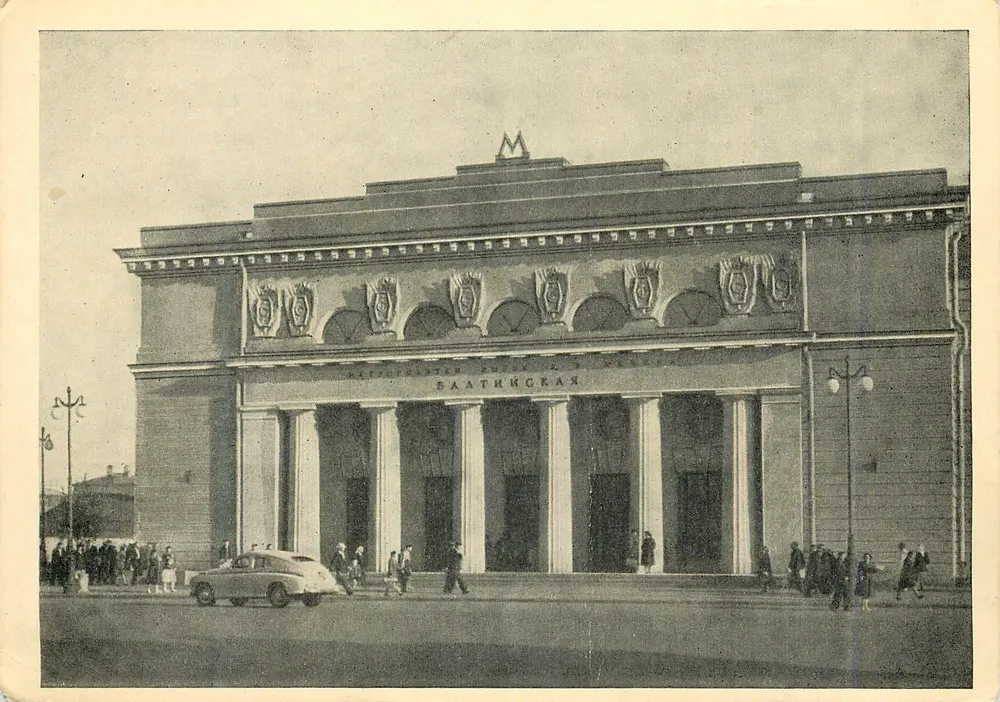 Baltiyskaya Station — Überdachter Pavillon der Leningrader Metro — Überdachter Pavillon - Vorderseite