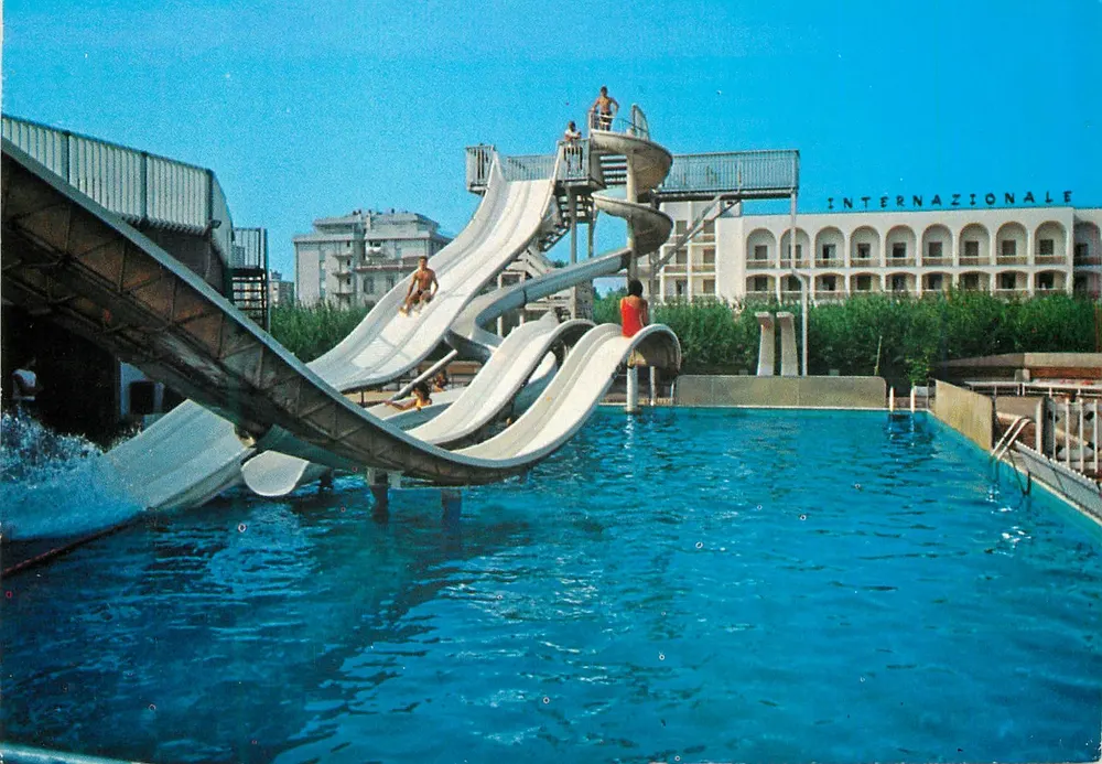 Bagno 'I Quattro Venti' in Cesenatico — Pool mit Rutschen — Verlag CO.GRAF s.r.l. - Vorderseite
