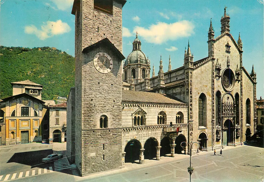 Como — Kathedrale, Rathaus und Kirche St. Jakob — Clerici - Viale Varese, 37 - Vorderseite