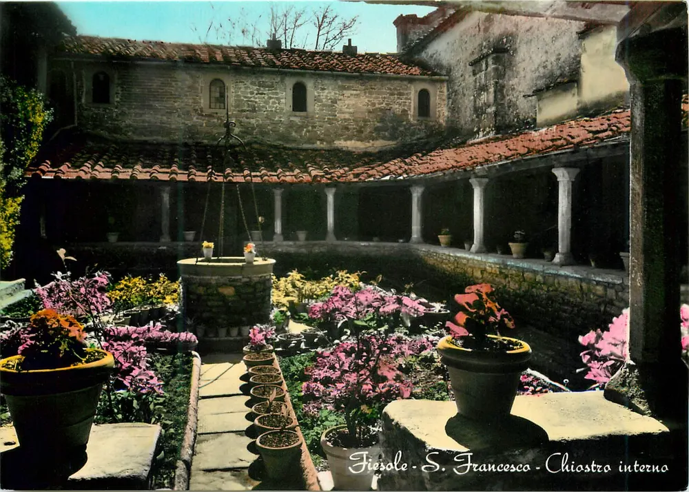 Fiesole - S. Francesca - Chiostro interno - Frente