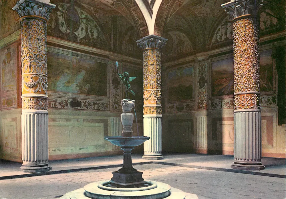 Palazzo Vecchio — Courtyard with Putto Fountain — Edizioni Giusti di S. Becocci - Recto