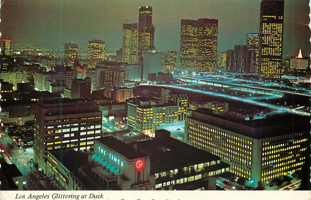 Los Angeles brilhando ao entardecer — O Edifício The Times — Continental Card B6583 - Frente