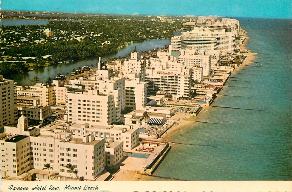 मियामी बीच के प्रसिद्ध होटल रो, एयरो व्यू — SUN COAST POST CARDS, INC. - आगे