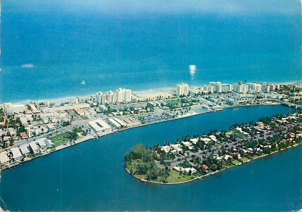 Vue aérienne de Miami (U.S.A.) — Mille ans après les Vikings — éditeur Printed Matter - Recto