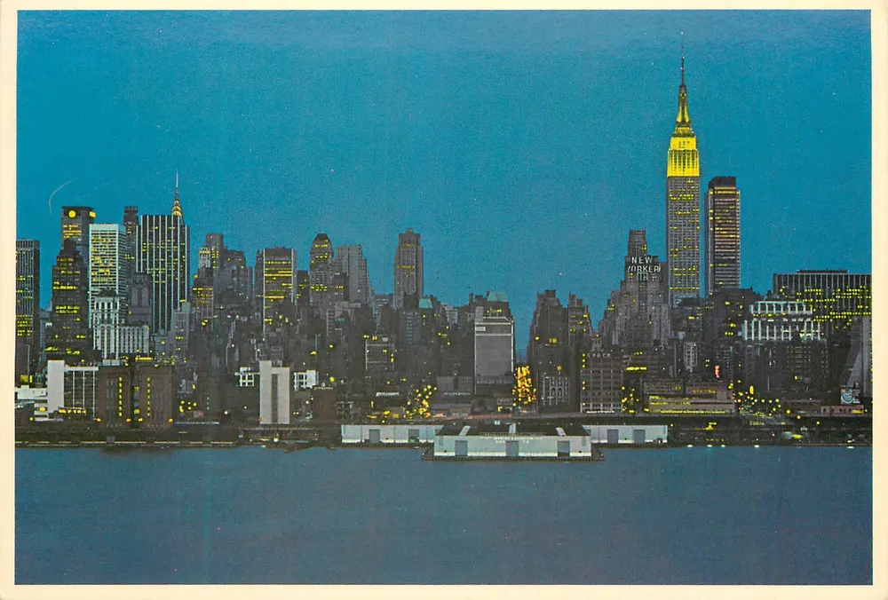 Manhattan — vue nocturne depuis New Jersey — Manhattan Post Card Pub. Co. - Recto