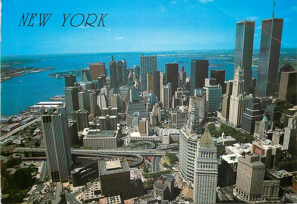 New York — Luftbild des Financial District — Foto: Aziz Rahman — Verlag: Alfred Mann Inc. - Vorderseite