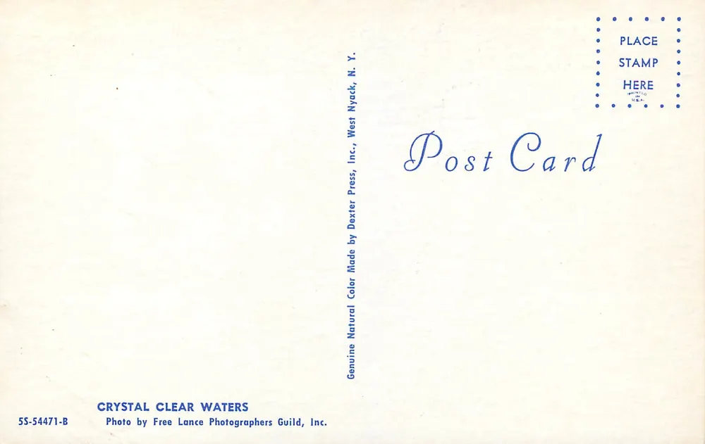 Cabana sobre lago — vista lacustre — Foto por Free Lance Photographers Guild, Inc. e editada por Dexter Press, Inc., Nyack, N.Y. - Verso
