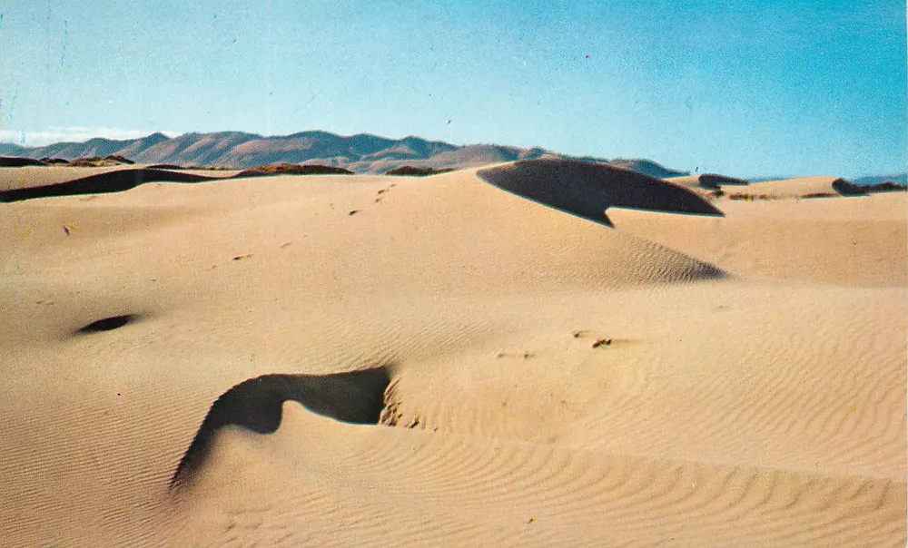 Dunas de areia — fotografia colorida por Max Mahan — editada por Columbia - Frente