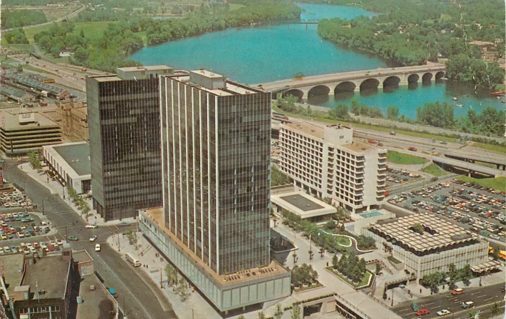 Constitution Plaza — Hartford, Connecticut — Dexter Press, Inc. n° 93553-B - Frente