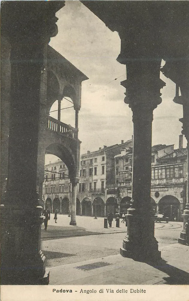 Padova – Angolo di Via delle Debite — editore sconosciuto, n° serie 62820 - Recto
