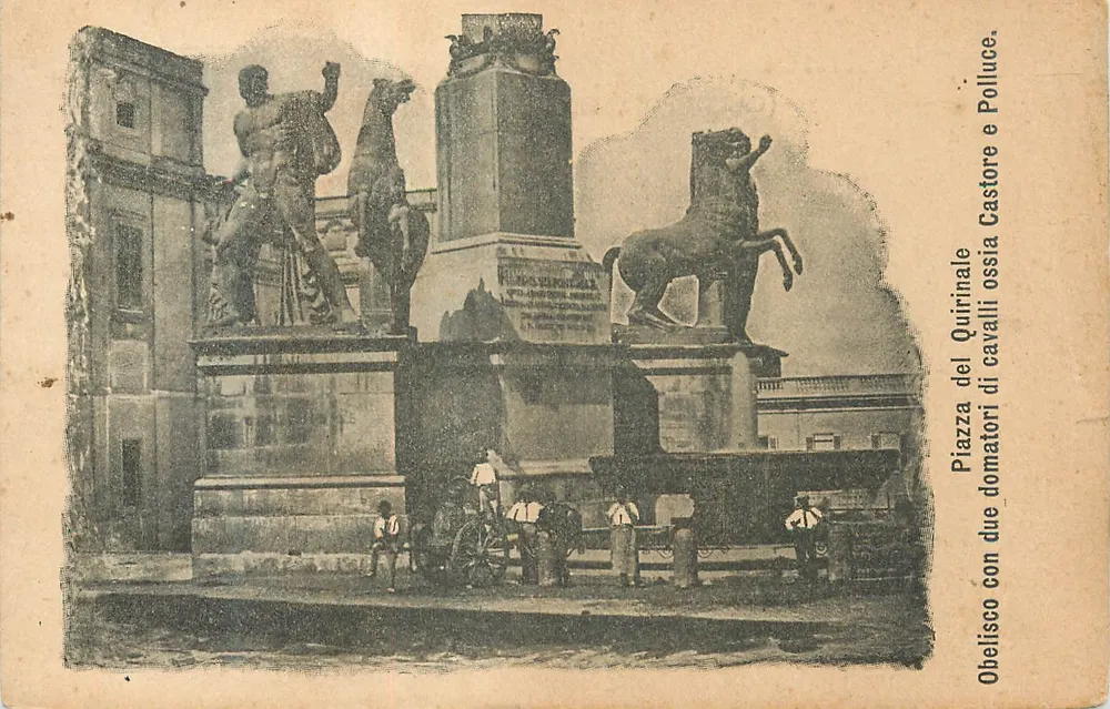 Piazza del Quirinale — Obelisk mit zwei Statuen von Reitern und Pferden — Cartolina Postale Italiana - Vorderseite
