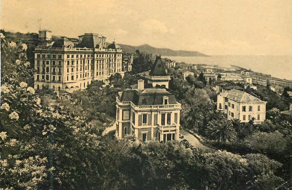 Vue de la ville de Nice — Hôtel de luxe et villas sur la colline — Éditeur : IMPRIMERIE DE LA POSTE - Frente