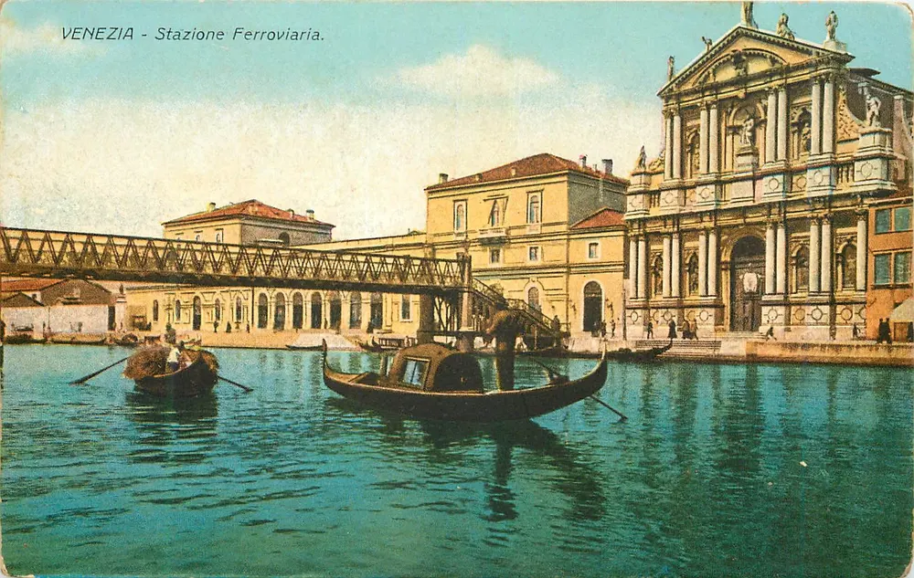 Venedig - Bahnhof — Ansicht der Flussbahnstation mit Gondeln — Verlag Esabè Grellò, Mailand - Vorderseite
