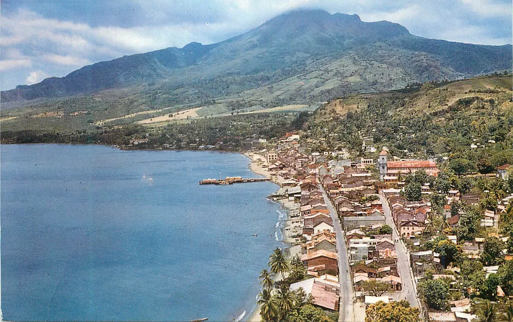 Saint-Pierre — Blick auf die Stadt und den Hafen — Talco & Co - Vorderseite