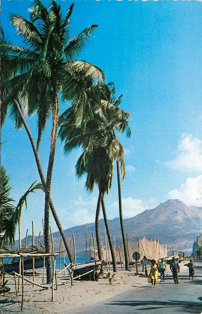 Strand von Carbet und Mount Pelée — Martinique — Verlag Itagcolor, Nr. 110 - Vorderseite