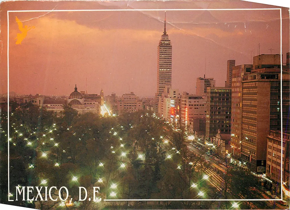 Mexico, D.F. — Vue de la Alameda et de la Torre Latinoamericana — AMMEX ASOCIADOS, S.A. DE C.V. - Recto